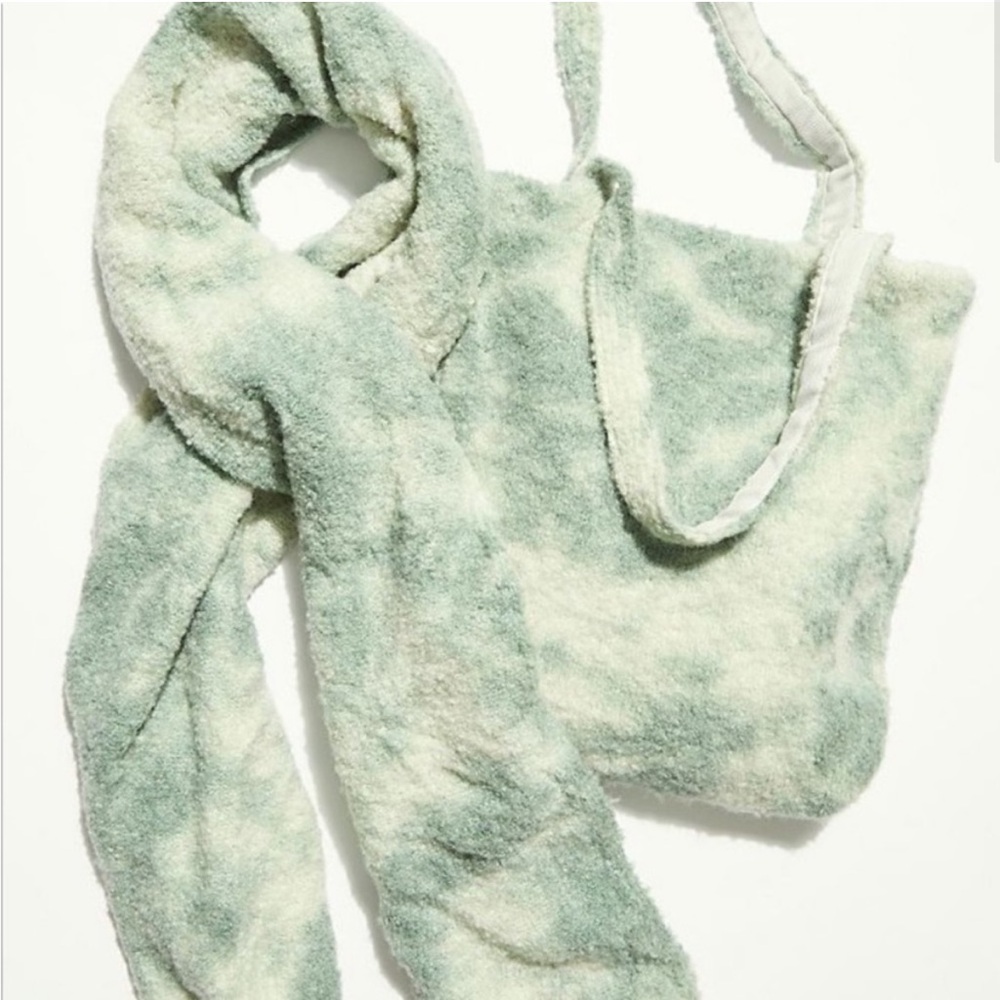 Free People Teddy Bear Fuzzy Carry On Tote and Scarf Green Tie Dye Set NWT